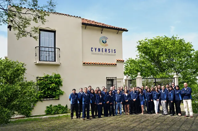Equipo de consultores e ingenieros de Cynersis Perú
